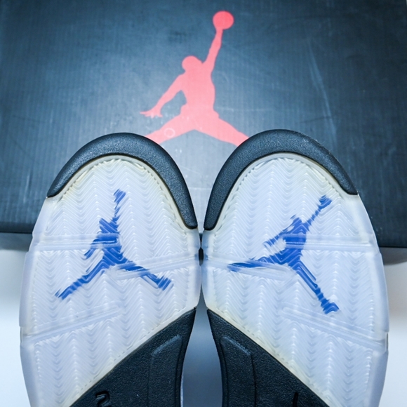Jordan 5 Laney size 7.5 Brand new with flaw - Picture 9 of 12